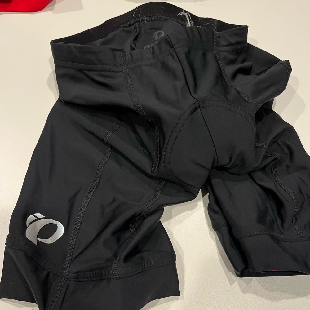 Men’s small Pearl Izumi cycling shorts